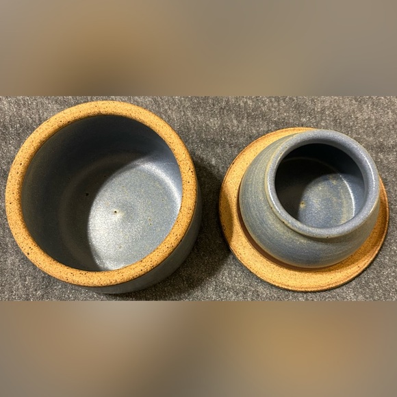 Fox Pass Pottery Vintage Butter Crock NWT Blue Hand thrown Stoneware, signed ‘87 - Picture 5 of 8